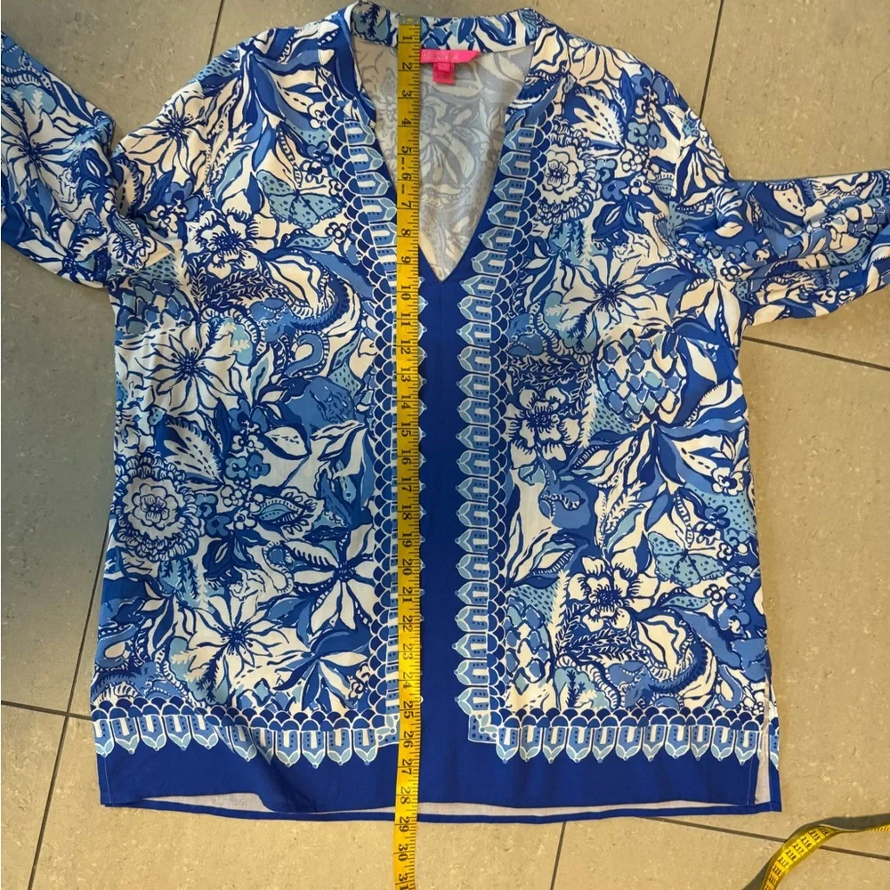Lilly Pulitzer Blue Floral V-Neck Women's Tunic - Picture 6 of 8